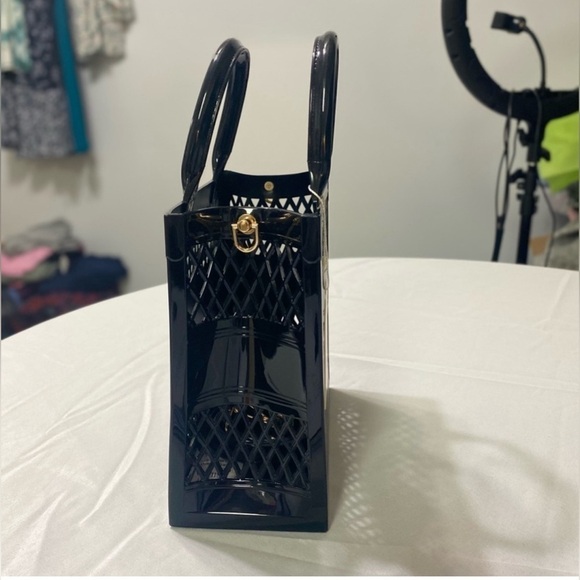 NWT LUNAMOON Smooth vented Mini hand/ crossbody bag - Size 7.5X7.25X3.75 - Picture 2 of 6